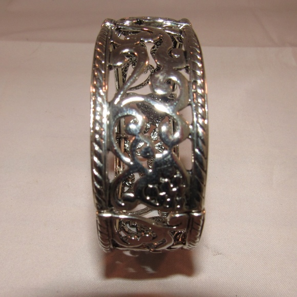 Bracelet Stretch Silver Tone Chrome Elastic New - Picture 5 of 5